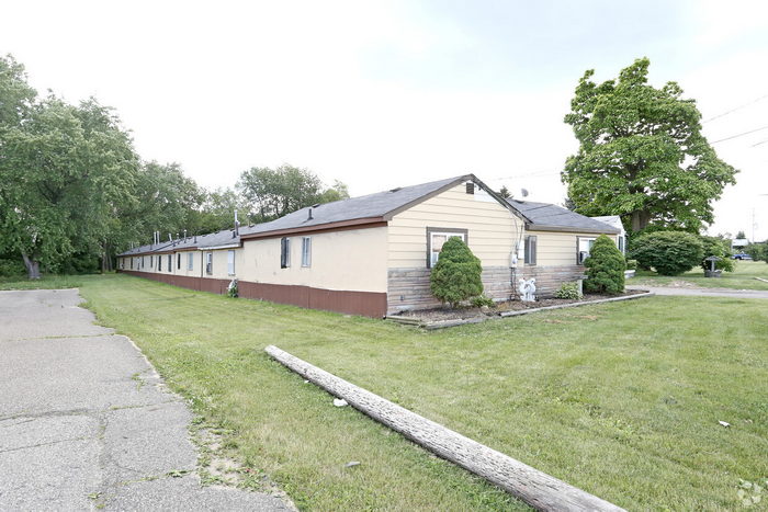 Bissey Motel - Real Estate Photos (newer photo)